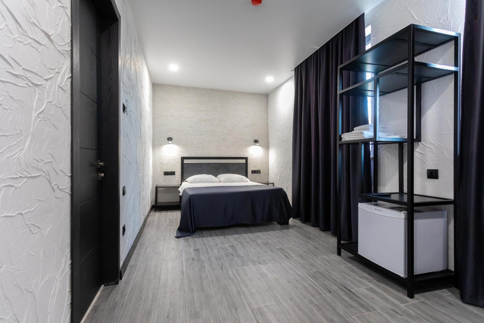 Hotel West Way Koetaisi Buitenkant foto